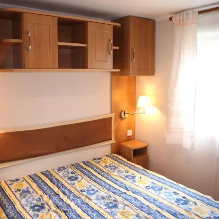 Mobil-home Fouras, 3 Pieces, 4 Personnes - Fr-1-709-28 *
